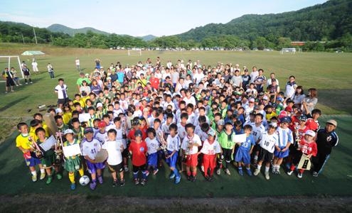 アクスドリームカップ2012　第4回夕張復興U9サッカ－フェスティバル全員で集合写真！！